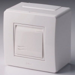 Коробка у зборі з вимикачем 1-клавішний білий, DKC